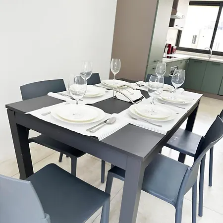 Апартаменты Elegant Escape In Paceville *