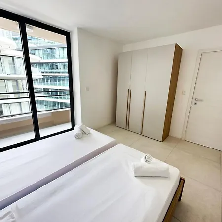 Elegant Escape In Paceville Apartmán *