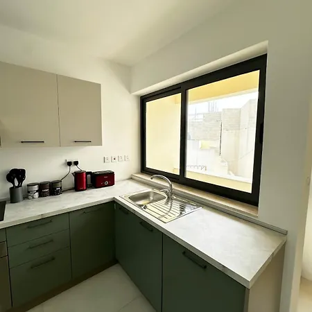 Elegant Escape In Paceville Сент Джулианс