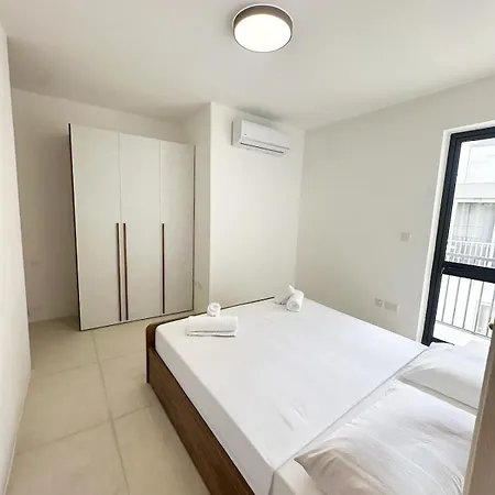 Apartment Elegant Escape In Pacaville Saint Julian's